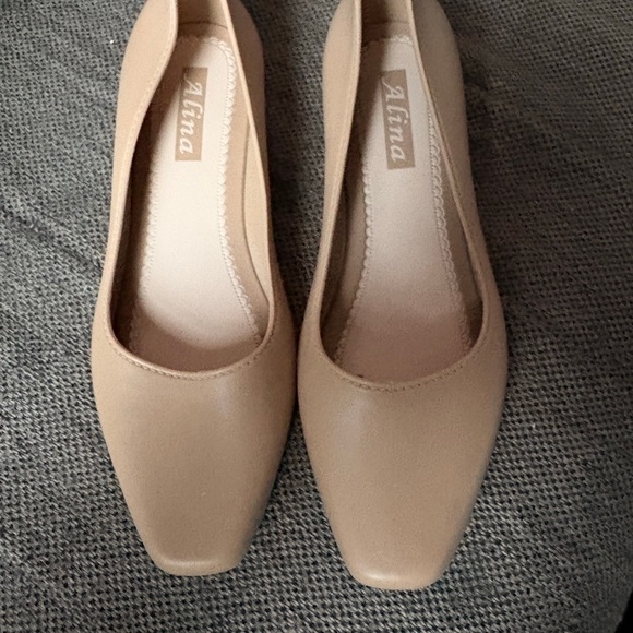 SHEIN Cream Loafers for Women - Picture 3 of 9